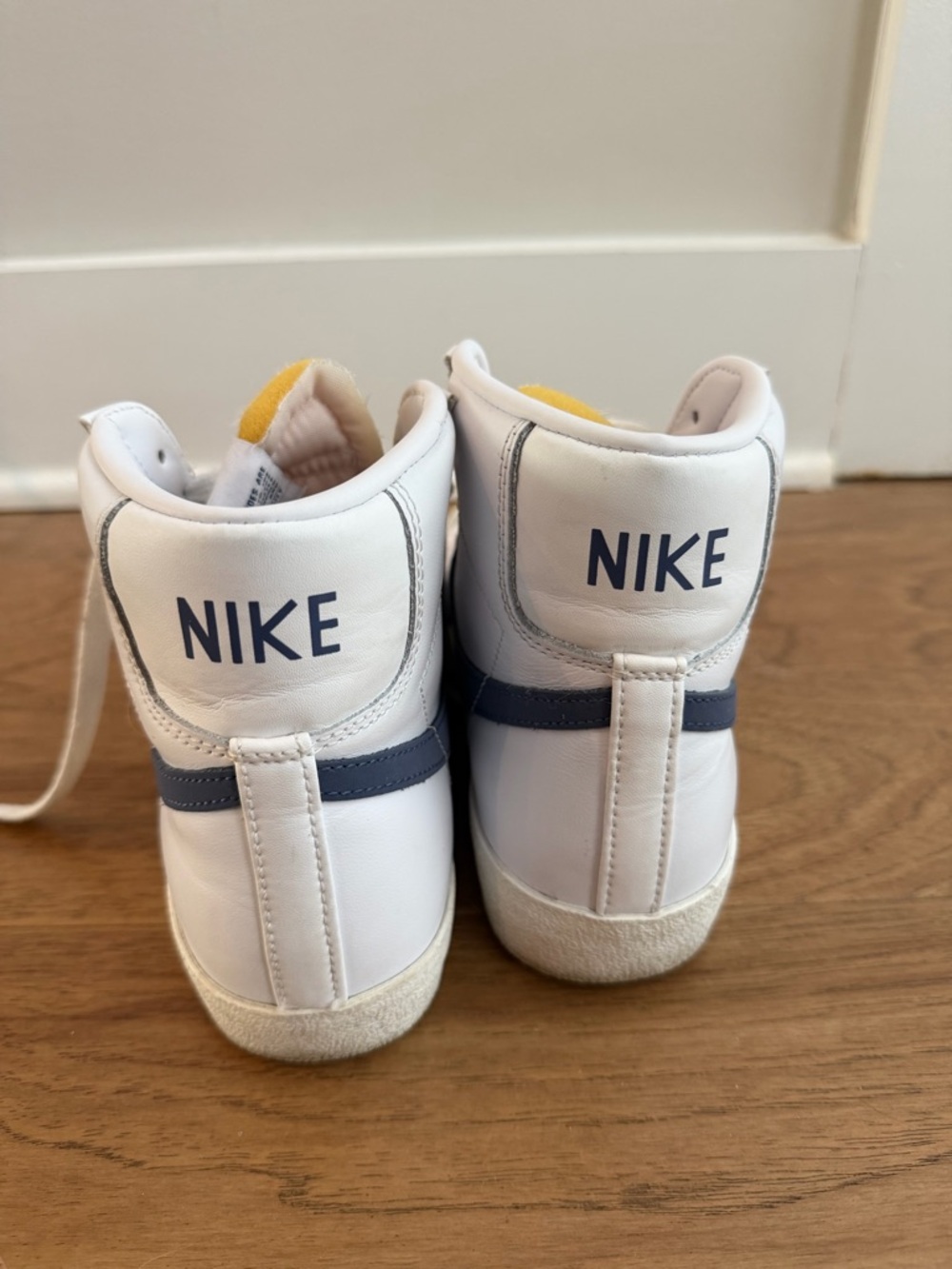 Nike blue and white trainers - Picture 3 of 6